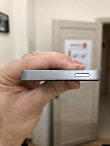 Apple iPhone SE 32Gb Space Gray б/у