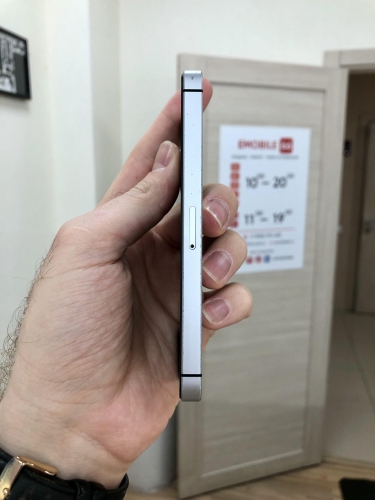 Apple iPhone SE 32Gb Space Gray б/у