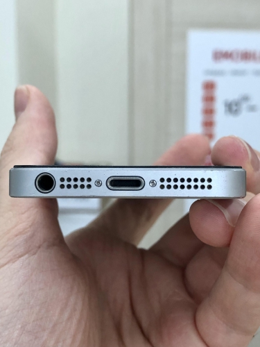 Apple iPhone SE 32Gb Space Gray б/у