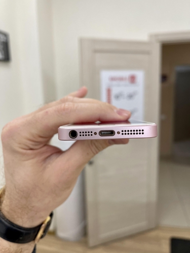Apple iPhone SE 32Gb Rose Gold б/у идеал