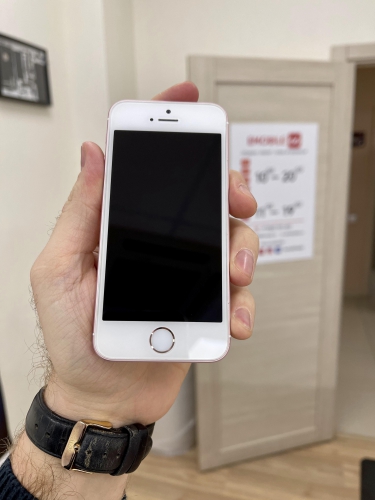 Apple iPhone SE 32Gb Rose Gold б/у идеал