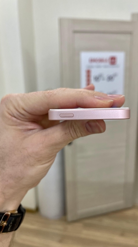 Apple iPhone SE 64Gb Rose Gold б/у