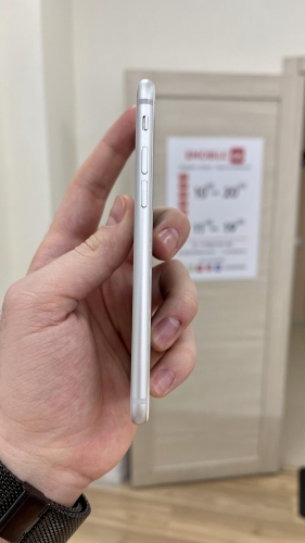 Apple iPhone 8 64Gb Silver б/у идеал