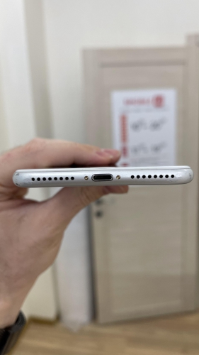 Apple iPhone 7 Plus 128Gb Silver б/у