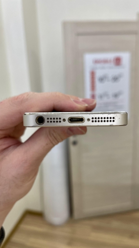 Apple iPhone 5s 16Gb Gold б/у
