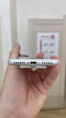Apple iPhone 8 128Gb Silver