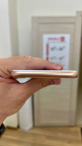 Apple iPhone 8 64Gb Gold б/у идеал