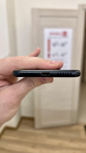Apple iPhone 7 32Gb Black б/у идеал