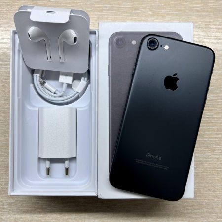 Apple iPhone 7 32Gb Black б/у идеал