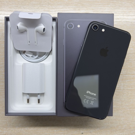 Apple iPhone 8 64Gb Space Gray б/у идеал