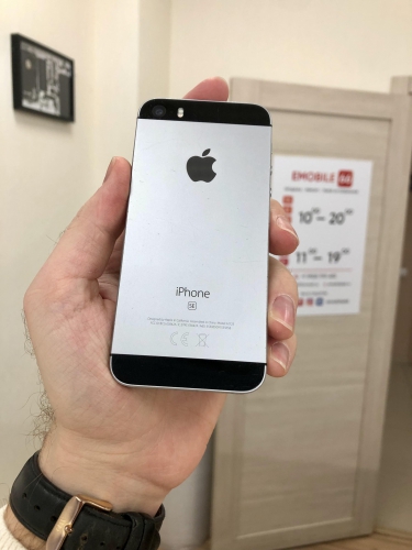 Apple iPhone SE 32Gb Space Gray б/у