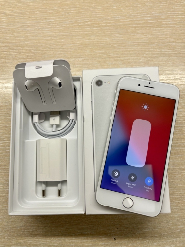 Apple iPhone 8 256Gb Silver б/у идеал
